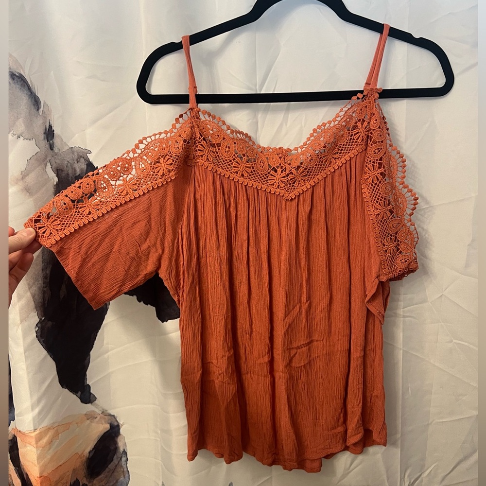 Boutique size XL top with cold shoulder sleeve details